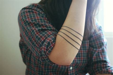 tatuaje de lineas en el brazo|Algunos tatuajes de líneas en el brazo